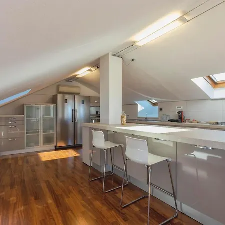 Apartment La *