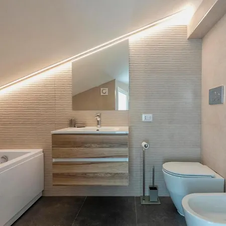 Apartment La *